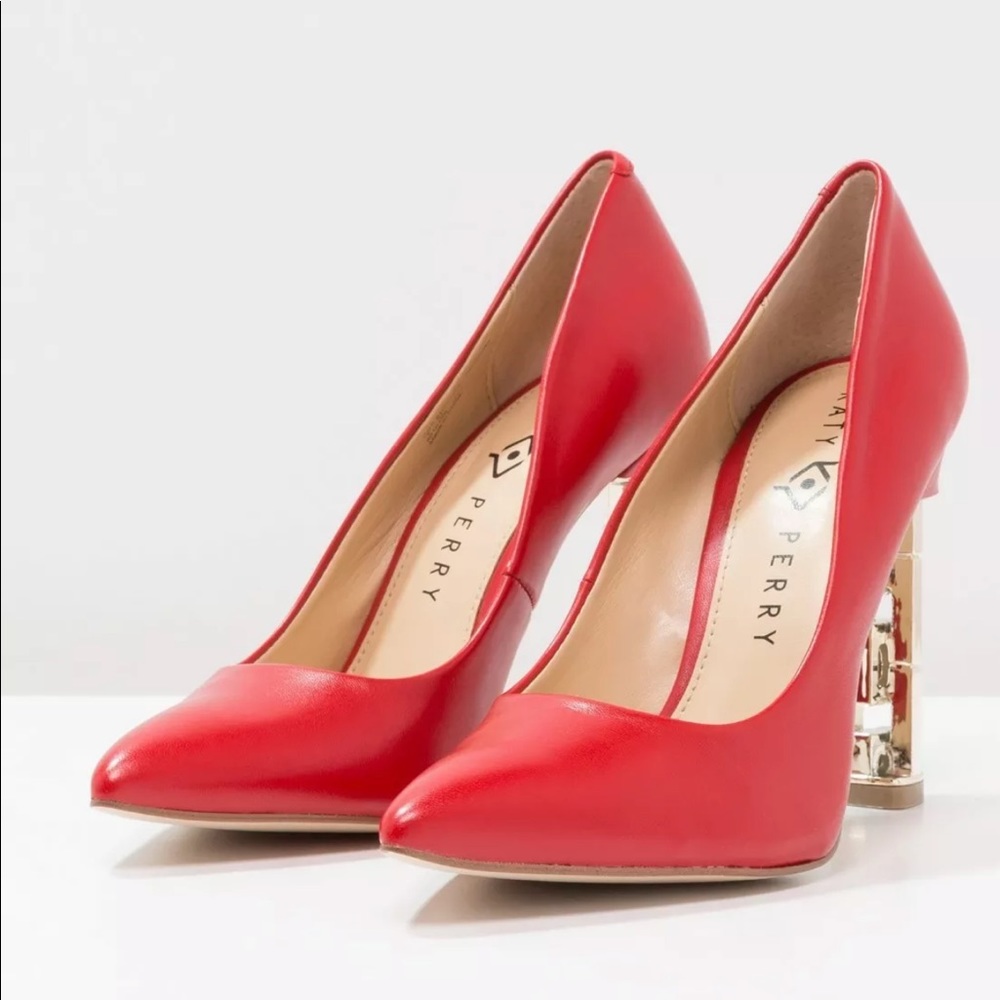RARE Katy Perry Red Suzzie Gold Linked Chain Pump